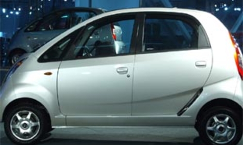 Xe rẻ nhất thế giới bán “chạy như tôm tươi”