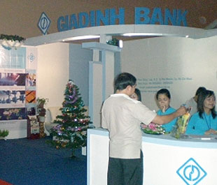 Những ngân hàng thương mại cổ phần nhỏ chưa đạt mức vốn điều lệ 1.000 tỷ đồng theo quy định đang gấp rút hoàn thành việc tăng vốn này -Ảnh minh họa.
