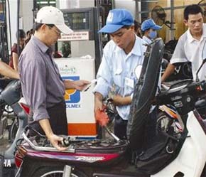 Với diễn biến phức tạp trên thị trường dầu mỏ thế giới hiện nay, khó ai có thể đảm bảo được giá xăng thế giới sẽ không tăng cao trong thời gian tới.