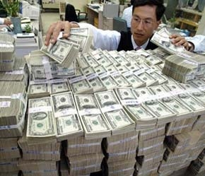 Diễn biến mới bước đầu cho thấy khả năng cầu ngoại tệ của các ngân hàng thương mại cơ bản đã bớt căng thẳng.