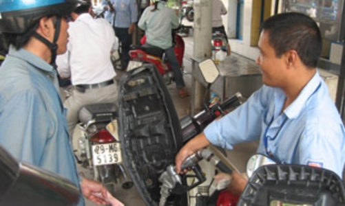 Tăng giá xăng dầu: Lại một đợt tăng giá hàng hóa mới?