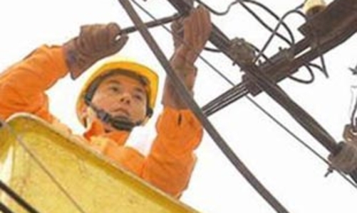 “Vẫn phải tiếp tục kìm giá điện”
