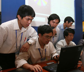 Có 66% các công ty được hỏi cho biết họ gặp các vấn đề về bảo mật thông tin, 65% bị tấn công bởi nhân viên nội bộ.