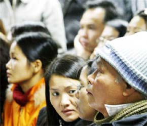 Với các nhà đầu tư không chuyên, khi uỷ thác vốn hay mua chứng chỉ quỹ của các quỹ đầu tư, nhà đầu tư có thể đa dạng hoá danh mục đầu tư với số tiền không lớn - Ảnh: TP.