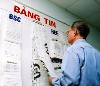 Tất cả thông tin liên quan đến công ty niêm yết đều có thể gây ảnh hưởng đến giá chứng khoán, trong đó có thông tin mua hay bán chứng khoán của các VIP.