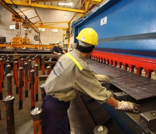 Việc giãn, giảm, hoàn thuế cho doanh nghiệp nhằm mục tiêu kích cầu và chống suy giảm kinh tế.