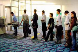 Hàng hoá, bưu phẩm... vận chuyển trên tàu bay phải được kiểm tra soi chiếu.