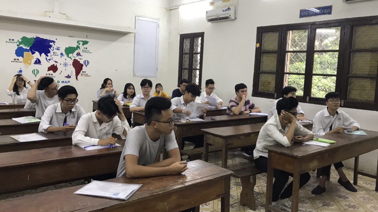 Cả nước chỉ ghi nhận 10 thí sinh vi phạm quy chế trong buổi thi tổ hợp Khoa học tự nhiên, sáng 26/6. Ảnh: N.Dương. 