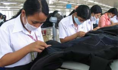 Nhập siêu tiếp tục giảm