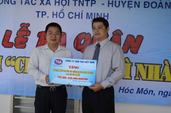 Đại diện Sơn TOA Việt Nam tại lễ ra quân chiến dịch Mùa Hè xanh tại Tp.HCM.