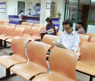 Qua phiên này, sự đột biến của khối lượng bước đầu cho thấy nhiều nhà đầu tư đã vào cuộc gom mua - Ảnh: Việt Tuấn.