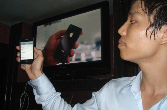 iPhone 4 phiên bản quốc tế ở Việt Nam giá 2.000 USD