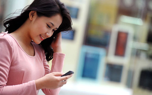 Như một hệ quả hiển nhiên, khi cước 3G quá rẻ, tốc độ ổn định, đảm bảo thì việc lôi kéo thuê bao mới sử dụng 4G hoặc thuê bao đang dùng 3G chuyển lên 4G sẽ gặp nhiều khó khăn hơn.<br>