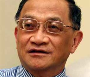 "Lúc này, giá xăng dầu không còn là câu chuyện của giá hay của xăng dầu nữa."