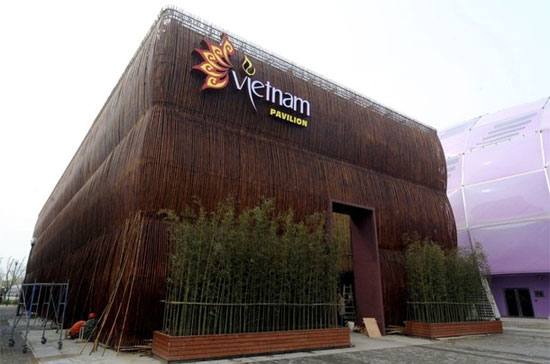 Khu vực triển lãm của Việt Nam, được làm hoàn toàn bằng tre - Ảnh: Reuters.