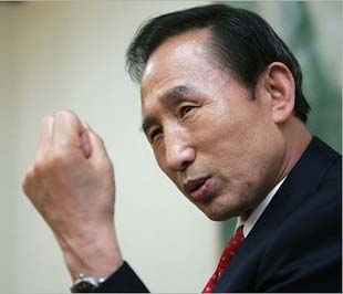 Giới phân tích cho rằng, sau 6 tháng cầm quyền, ông Lee đã vượt qua giai đoạn khó khăn nhất và đang tạo bước khởi đầu mới đưa đất nước phát triển.