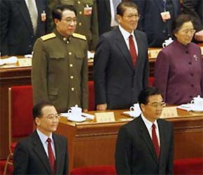 Thủ tướng Ôn Gia Bảo (trái, hàng dưới)  trong phiên khai mạc Hội nghị Chính hiệp tại Bắc Kinh hôm 3/3 vừa qua để bàn về các vấn đề phát triển đất nước Trung Quốc - Ảnh: Reuters.