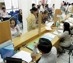 Nói đến thủ tục hành chính, nhiều doanh nghiệp hay nói nửa đùa nửa thật rằng “hành là chính” bởi mất nhiều thời gian, công sức lẫn tiền bạc.