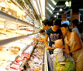 Xu hướng mua hàng tại các loại hình siêu thị, cửa hàng chuyên doanh sẽ tăng cao, với tốc độ dự kiến trên 150%/năm - Ảnh: TT.