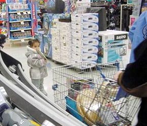 Hệ thống siêu thị Wal-Mart tại Mỹ phổ biến rộng rãi đến mức ngày nay nhiều gia đình Mỹ cho biết họ không hình dung được cuộc sống của họ sẽ ra sao nếu không có Wal-Mart.