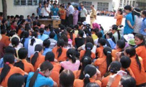 Không dễ đình công đúng luật