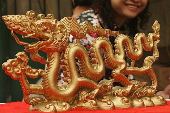 Mẫu rồng thời Lý (chưa bao gồm chân đế gắn logo Đại lễ 1.000 năm Thăng Long - Hà Nội) - Ảnh: Cao Mạnh Tuấn.