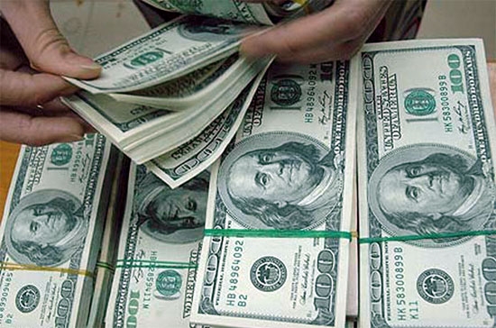 Thị trường lại tái hiện tình trạng doanh nghiệp phải mua USD giá cao hơn trần quy định.