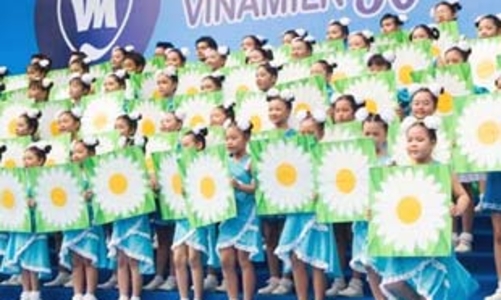 Giá sữa nguyên liệu: Cùng phương thức, khác giá thành