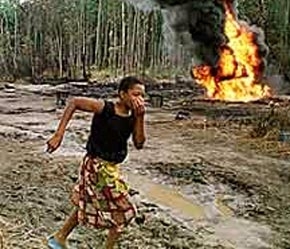 Tình hình bất ổn ở Nigeria là một trong những nguyên nhân khiến giá dầu thế giới tăng cao.