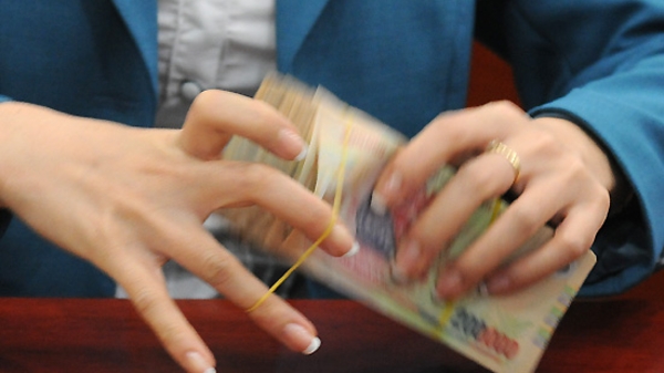 Ổn định tiền đồng nên được ưu tiên