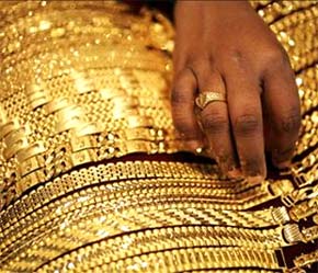 Theo nhận định của nhóm phân tích thị trường của Ngân hàng Sài Gòn Thương Tín (Sacombank), nguyên nhân chính đẩy giá vàng giảm mạnh lần này xuất phát từ thị trường tiền tệ.