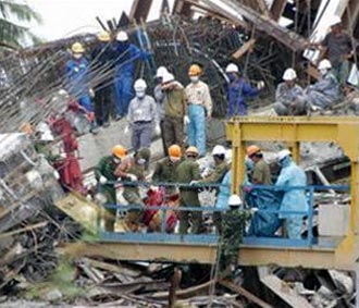 Nguyên nhân chính của sự cố được xác định là do lún lệch của đài móng trụ tạm thượng lưu T13U theo hướng dọc cầu từ phía bờ ra phía sông.