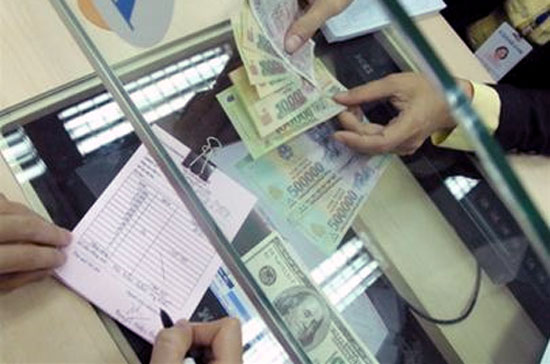 Theo phản ánh, một số ngân hàng thương mại đang cố tình nâng mức lãi suất huy động bằng đồng Việt Nam lên đến 17-18%/năm.