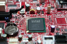 Doanh số chip máy tính tăng cao - Ảnh: Bloomberg News.