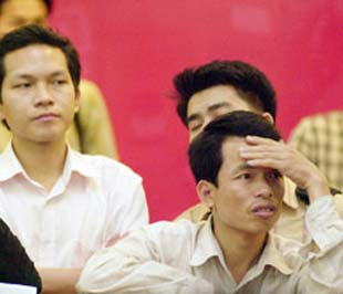 Theo nhận định chung trên thị trường thời điểm này, yếu tố tâm lý và sự lo ngại về diễn biến trên thị trường Mỹ cũng như diễn biến phức tạp của cuộc khủng hoảng tài chính vẫn là nguyên nhân chính đè nén thị trường chứng khoán Việt Nam - Ảnh: Hoàng Hà.