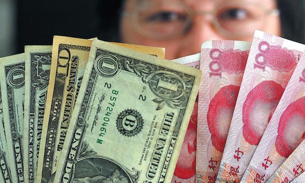 Trong vòng 1 năm trở lại đây, đồng Nhân dân tệ đã giảm giá hơn 4% o với đồng USD - Ảnh: China Daily.