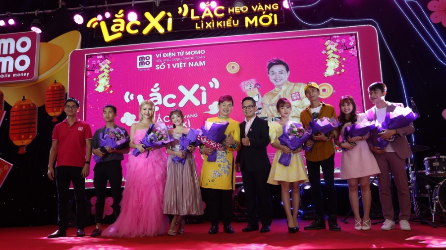 Nhiều giải thưởng khác của chương trình là vé máy bay khứ hồi, bao gồm lì xì trị giá tiền triệu... cũng đã xác định chủ nhân.