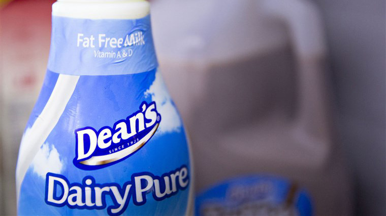 Dean Foods là nhà sản xuất nhiều sản phẩm sữa phổ biến nhất của Mỹ như Dairy Pure, Organic Valley và Land O’Lakes.