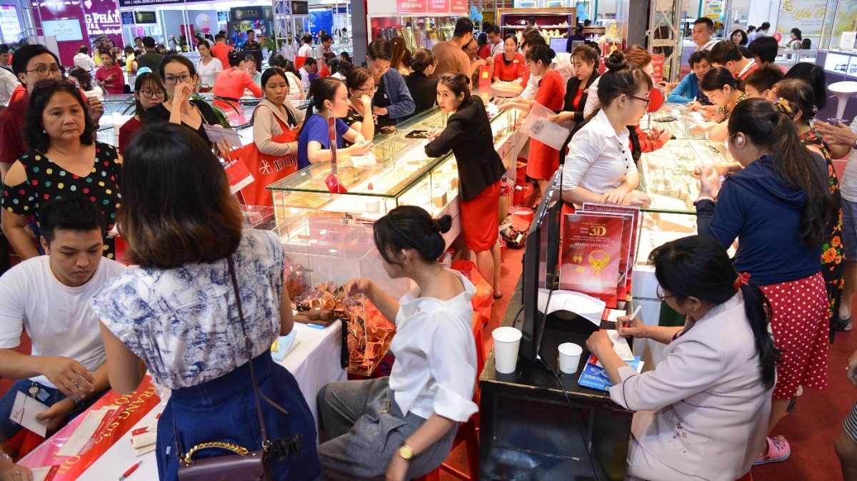 Với vai trò là nhà tài trợ kim cương duy nhất, DOJI sở hữu tới 9 gian trưng bày với diện tích khủng lên tới 250m2 ở vị trí trung tâm chính là điểm sáng của VIJF.