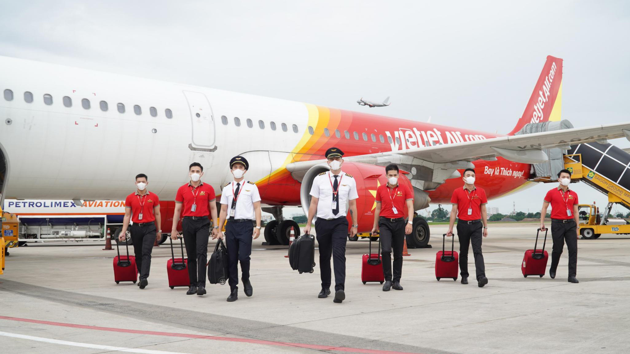Vietjet là thành viên chính thức của Hiệp hội Vận tải Hàng không Quốc tế (IATA) và sở hữu chứng nhận An toàn Khai thác IOSA. 