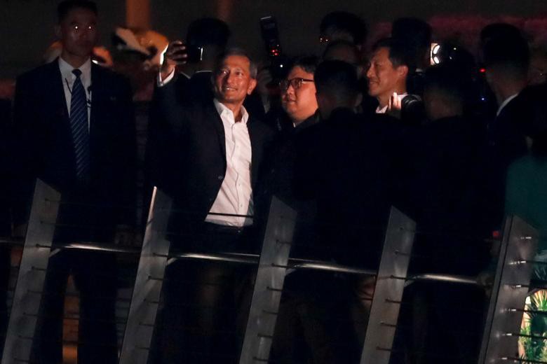 Chùm ảnh ông Kim Jong Un đi dạo đêm ở Singapore - Ảnh 4.