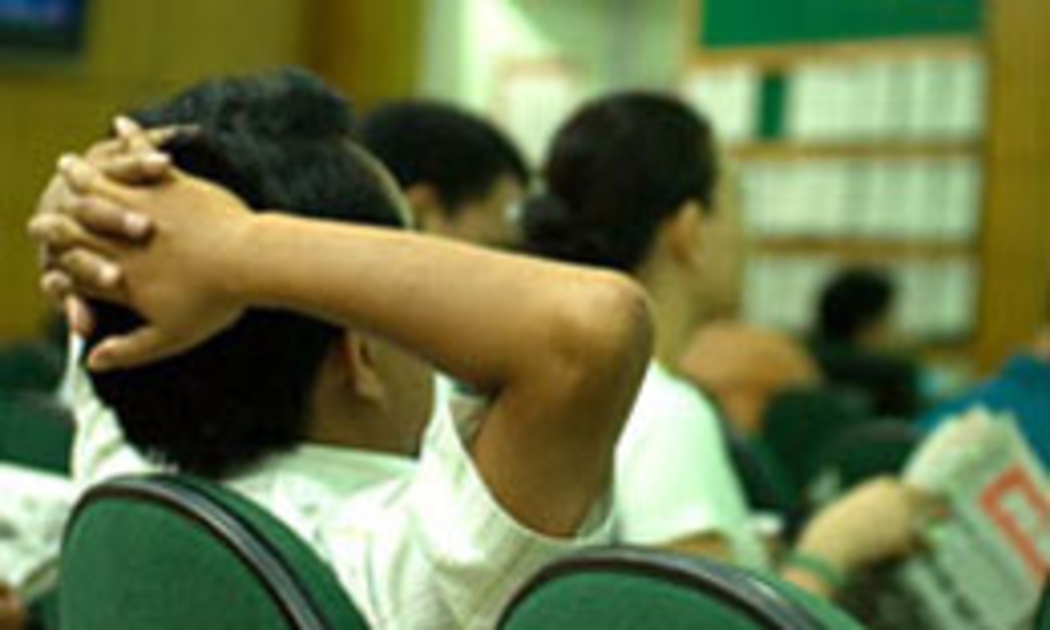 Giới đầu tư đang chờ đợi Thông tư 13 có sửa đổi hay không khi thời điểm có hiệu lực đã gần kề.