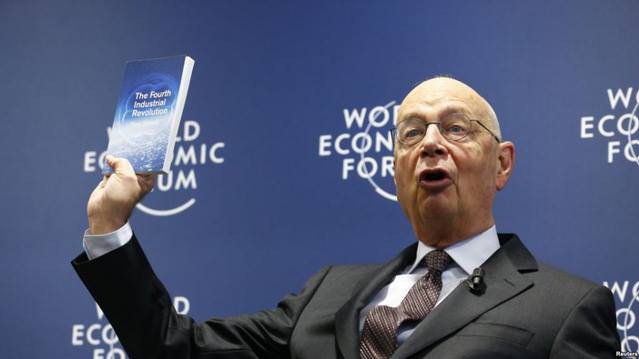 Chủ tịch điều hành WEF Klaus Schwab tại họp báo phát hành phiên bản tiếng Việt của cuốn sách “Cuộc Cách mạng Công nghiệp lần thứ tư” ngày 11/9 - Ảnh: VGP.
