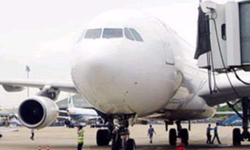 Mướn chuyên cơ... đi làm ăn