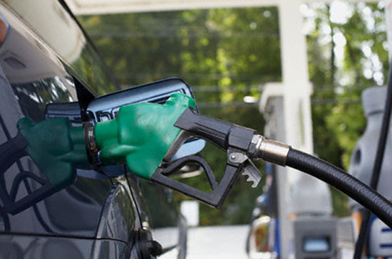 Đầu phiên, giá dầu giảm mạnh do tác động bởi báo cáo trước đó cho biết sản xuất tại Trung Quốc tăng trưởng yếu.