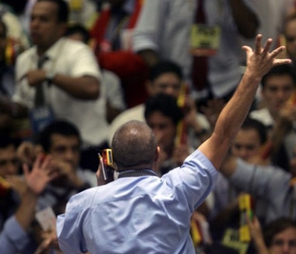 Ở Mỹ, kinh doanh trong ngày -"lướt sóng" được coi là một nghề, mà đã là nghề nhất lại là nghề kinh doanh tiền thì đầu tiên là phải được đào tạo bài bản.