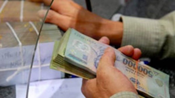 Lãi suất huy động “tụt” 4% sau 4 tiếng