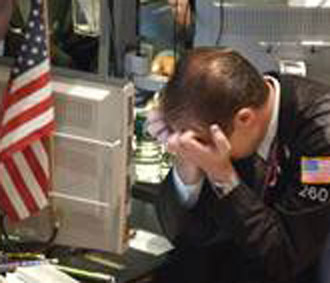 Chứng khoán Mỹ đã tụt giảm hơn 3% trong phiên giao dịch này do tỷ lệ thất nghiệp tăng cao và giá dầu ghi kỷ lục mới.