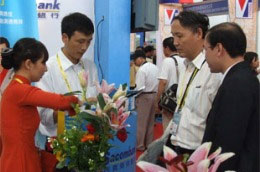 Sacombank giới thiệu sản phẩm - dịch vụ tại một kỳ triển lãm CAEXPO tại Trung Quốc.