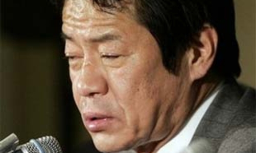 Bị cáo buộc say rượu, Bộ trưởng Bộ Tài chính Nhật xin từ chức